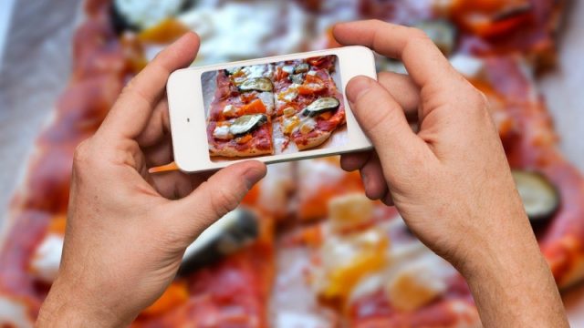Smartphone orders prompt takeaway sales boost