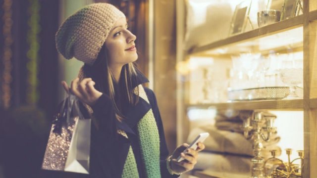 Are smartphones helping consumers cut through Christmas crowds?