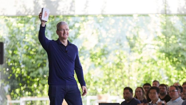 Apple celebrates sale of billionth iPhone