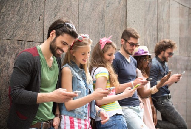 What do students use their smartphones for?