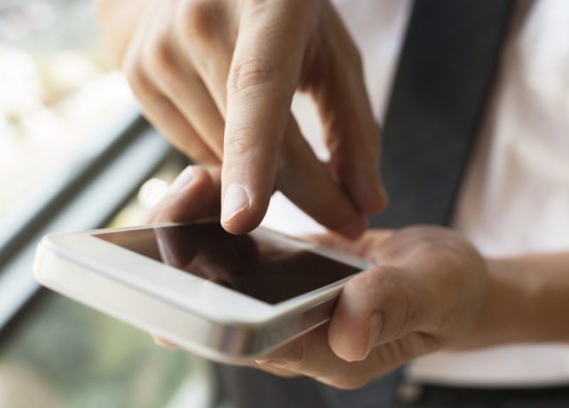 Smartphones users spend 3rd of their time on entertainment