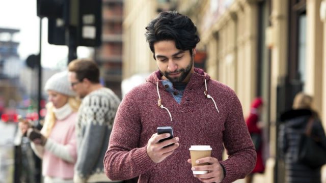Consumers prefer smaller smartphone screens