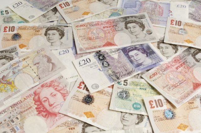 4 in 10 Brits used mobile banking apps last year