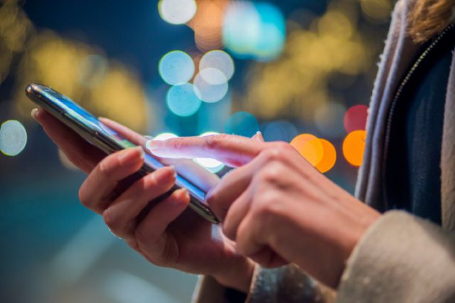 EE tops UK mobile performance table