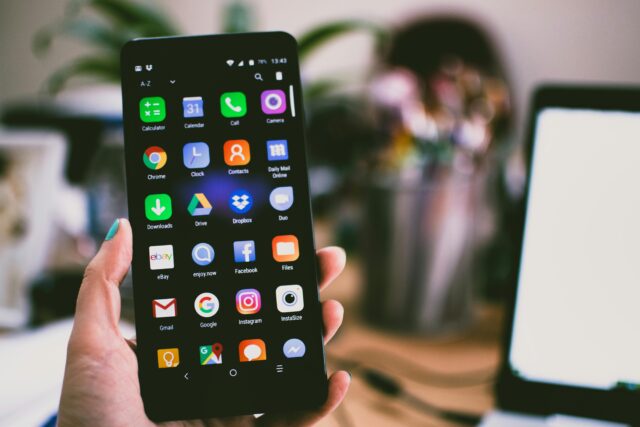 Selling vs. Repairing Your Phone: Which Option is Right For You?