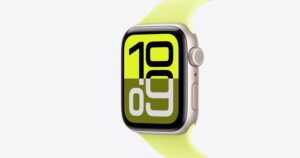 A close up of the Apple SE 3 watch